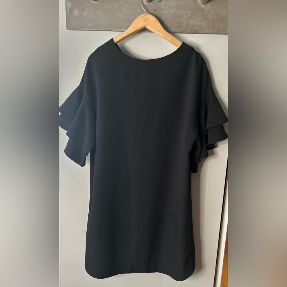 Minimal black dress - Picture 5 of 9